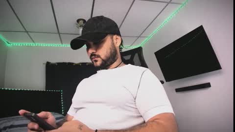 Snapshot of tommy_sccott chatting on February 15, 2026, 9:22 pm tommy_sccott online show from February 15, 2026, 9:22 pm