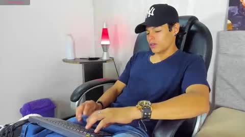 Snapshot of tommyhot7 chatting on June 4, 2026, 7:42 pm tommyhot7 online show from June 4, 2026, 7:42 pm