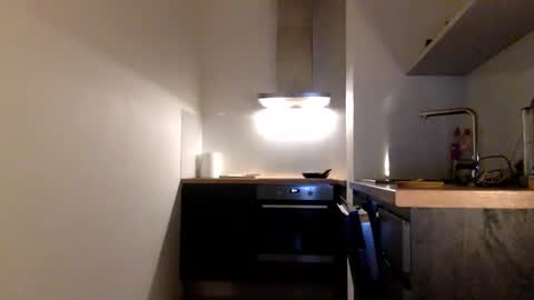 Snapshot of tommyx01 chatting on March 4, 2025, 9:54 pm Thomas Fit online show from March 4, 2025, 9:54 pm