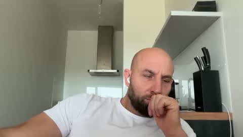 Snapshot of tommyx01 chatting on September 22, 2025, 9:22 am Thomas Fit online show from September 22, 2025, 9:22 am