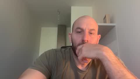 Snapshot of tommyx01 chatting on October 15, 2025, 6:35 am Thomas Fit online show from October 15, 2025, 6:35 am