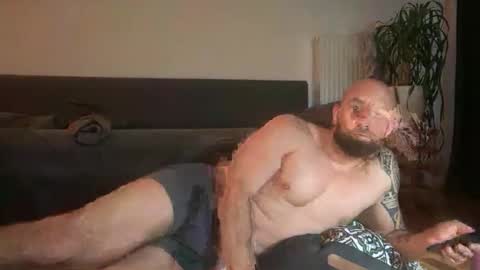 Snapshot of tommyx01 chatting on October 16, 2025, 8:32 pm Thomas Fit online show from October 16, 2025, 8:32 pm