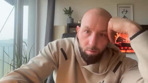 Snapshot of tommyx01 chatting on October 22, 2025, 6:46 am Thomas Fit online show from October 22, 2025, 6:46 am