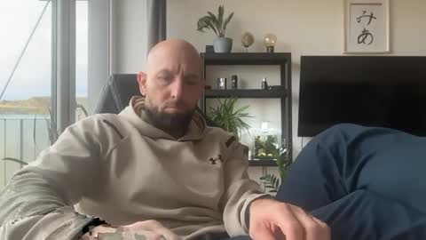 Snapshot of tommyx01 chatting on October 24, 2025, 7:05 am Thomas Fit online show from October 24, 2025, 7:05 am