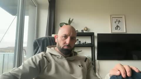 Snapshot of tommyx01 chatting on November 3, 2025, 9:21 am Thomas Fit online show from November 3, 2025, 9:21 am