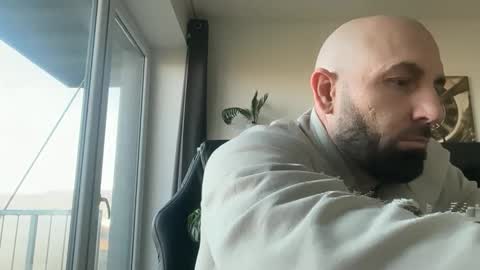 Snapshot of tommyx01 chatting on November 4, 2025, 7:40 am Thomas Fit online show from November 4, 2025, 7:40 am