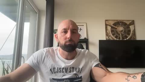 Snapshot of tommyx01 chatting on November 10, 2025, 10:03 am Thomas Fit online show from November 10, 2025, 10:03 am