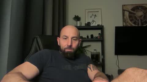 Snapshot of tommyx01 chatting on November 14, 2025, 9:46 pm Thomas Fit online show from November 14, 2025, 9:46 pm