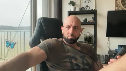 Snapshot of tommyx01 chatting on November 16, 2025, 9:48 am Thomas Fit online show from November 16, 2025, 9:48 am