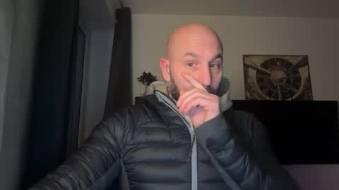 Snapshot of tommyx01 chatting on November 23, 2025, 5:57 pm Thomas Fit online show from November 23, 2025, 5:57 pm