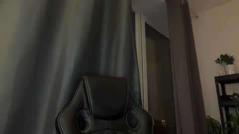 Snapshot of tommyx01 chatting on November 24, 2025, 10:53 pm Thomas Fit online show from November 24, 2025, 10:53 pm