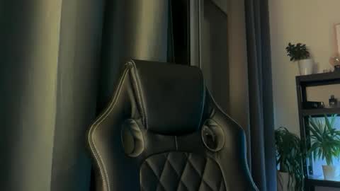 Snapshot of tommyx01 chatting on December 3, 2025, 10:19 pm Thomas Fit online show from December 3, 2025, 10:19 pm