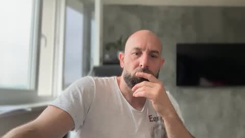 Thomas Fit online show from June 3, 2026, 6:49 am