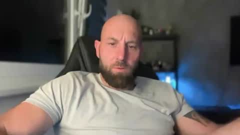 Snapshot of tommyx01 chatting on July 6, 2026, 8:11 pm Thomas Fit online show from July 6, 2026, 8:11 pm