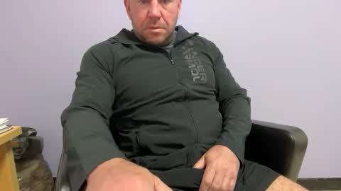 tomtit12345 online show from April 7, 2026, 6:03 am