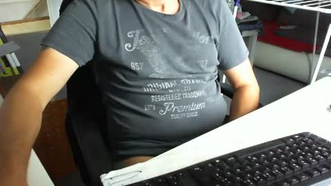 Snapshot of tomtom02029 chatting on September 27, 2025, 9:03 am Tom online show from September 27, 2025, 9:03 am