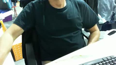 Snapshot of tomtom02029 chatting on November 21, 2025, 6:39 pm Tom online show from November 21, 2025, 6:39 pm