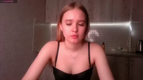 Snapshot of toni_pittmann chatting on June 19, 2026, 5:17 pm toni_pittmann online show from June 19, 2026, 5:17 pm