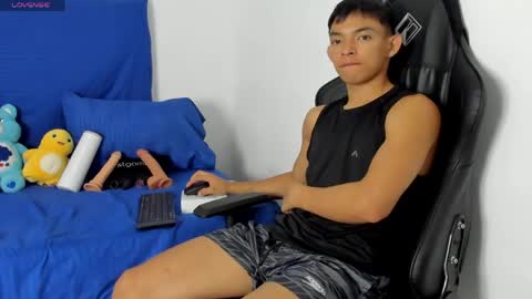 Snapshot of tonny_twink_ chatting on May 18, 2026, 1:35 am Tonny online show from May 18, 2026, 1:35 am