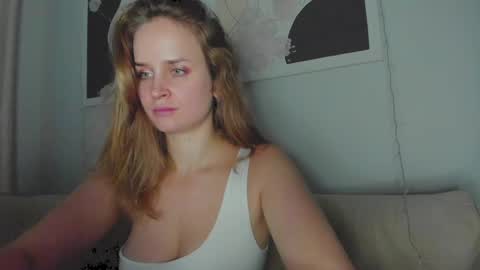 Snapshot of tony_and_alice chatting on December 4, 2024, 8:29 pm Tony and Alice online show from December 4, 2024, 8:29 pm