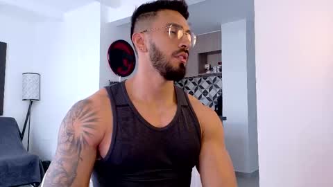 tony muscle1 online show from November 25, 2025, 8:31 pm