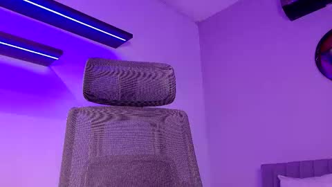 tony muscle1 online show from April 18, 2026, 11:03 am