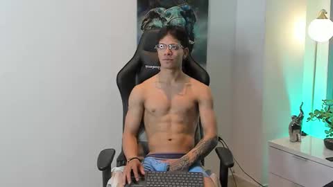 tony_petrov online show from November 6, 2025, 4:24 am