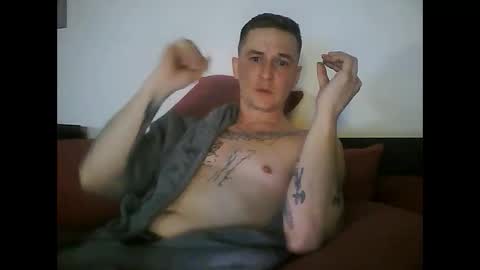 Snapshot of tonystrawberry chatting on April 19, 2026, 2:33 am tonystrawberry online show from April 19, 2026, 2:33 am