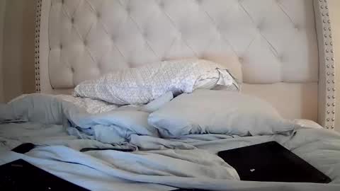 toomuchsmoke online show from November 24, 2025, 4:01 am