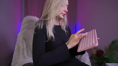 Snapshot of top_grace chatting on October 6, 2025, 9:45 pm top_grace online show from October 6, 2025, 9:45 pm