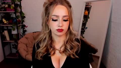 Snapshot of top_twins chatting on February 19, 2025, 6:11 am Yara online show from February 19, 2025, 6:11 am