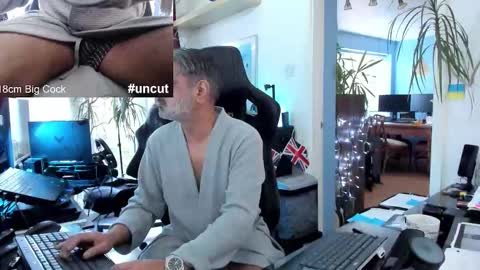 topalphaboss online show from November 2, 2025, 11:23 am