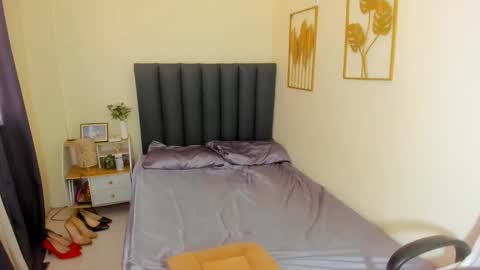 toptranshannah online show from September 21, 2025, 12:56 am