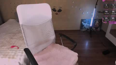 Snapshot of tori93_ chatting on May 17, 2026, 1:18 pm tori93_ online show from May 17, 2026, 1:18 pm