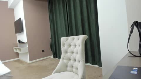         online show from December 4, 2024, 7:56 pm