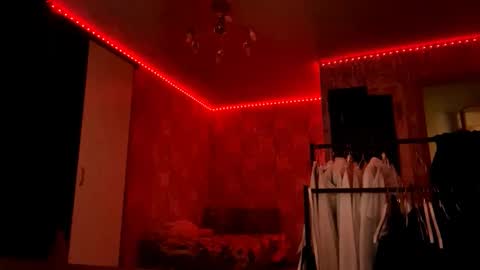 Julia online show from December 22, 2025, 12:13 pm