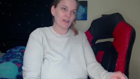 Snapshot of toxiclilly chatting on December 6, 2024, 12:05 pm Lilly Miss Mistress Goddess Maam Queen Boss online show from December 6, 2024, 12:05 pm