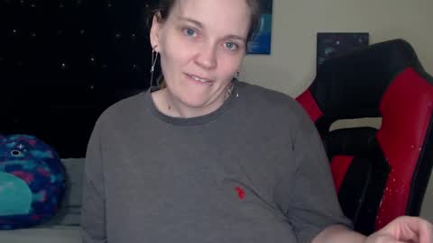 Snapshot of toxiclilly chatting on December 10, 2024, 11:43 am Lilly Miss Mistress Goddess Maam Queen Boss online show from December 10, 2024, 11:43 am