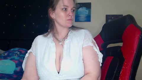 Snapshot of toxiclilly chatting on December 18, 2024, 10:19 am Lilly Miss Mistress Goddess Maam Queen Boss online show from December 18, 2024, 10:19 am