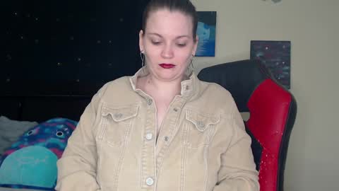Snapshot of toxiclilly chatting on January 1, 2025, 9:17 am Lilly Miss Mistress Goddess Maam Queen Boss online show from January 1, 2025, 9:17 am