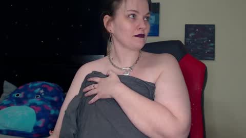 Snapshot of toxiclilly chatting on January 3, 2025, 12:30 pm Lilly Miss Mistress Goddess Maam Queen Boss online show from January 3, 2025, 12:30 pm