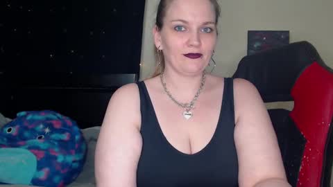 Snapshot of toxiclilly chatting on January 5, 2025, 10:53 am Lilly Miss Mistress Goddess Maam Queen Boss online show from January 5, 2025, 10:53 am