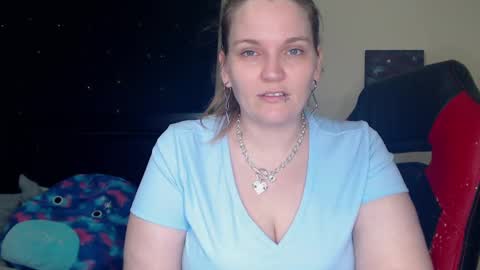 Snapshot of toxiclilly chatting on February 4, 2025, 10:54 am Lilly Miss Mistress Goddess Maam Queen Boss online show from February 4, 2025, 10:54 am