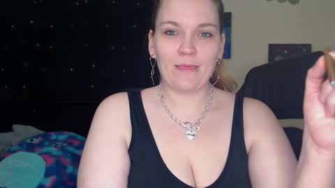 Snapshot of toxiclilly chatting on February 19, 2025, 6:00 pm Lilly Miss Mistress Goddess Maam Queen Boss online show from February 19, 2025, 6:00 pm