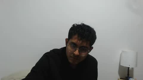 Snapshot of toy_sweet chatting on June 23, 2026, 1:58 am Xander online show from June 23, 2026, 1:58 am