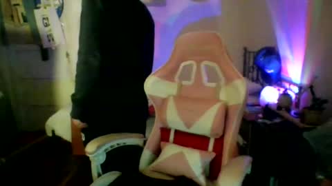 toyboysquirt online show from June 12, 2026, 6:12 am