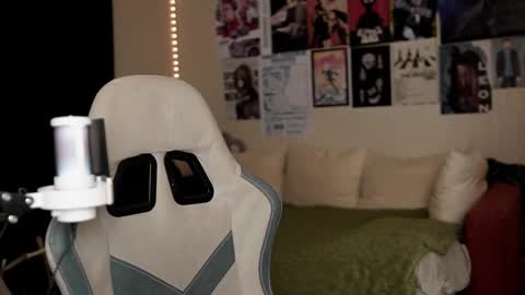 Ariana and Erik online show from February 5, 2026, 4:44 pm