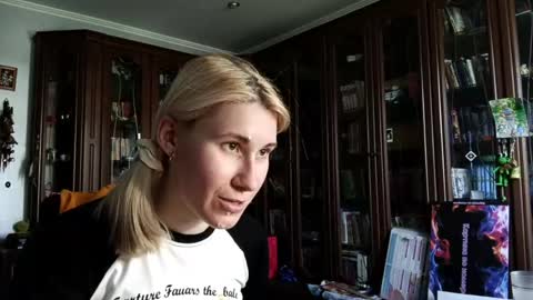 Snapshot of tranhardisty chatting on May 23, 2026, 9:46 am Lesly online show from May 23, 2026, 9:46 am