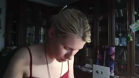 Snapshot of tranhardisty chatting on July 1, 2026, 9:55 am Lesly online show from July 1, 2026, 9:55 am