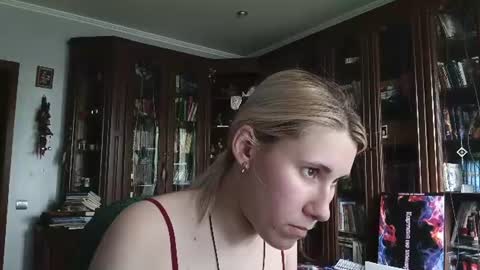 Snapshot of tranhardisty chatting on July 2, 2026, 9:15 am Lesly online show from July 2, 2026, 9:15 am